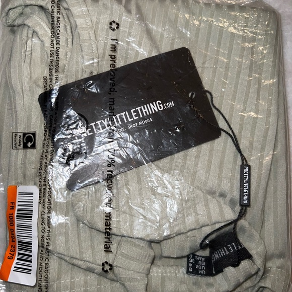 PrettyLittleThings Dress - Picture 5 of 8